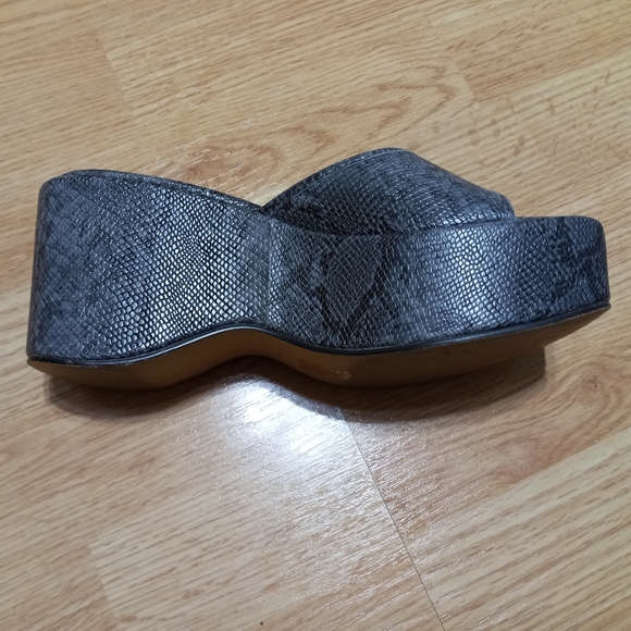 Urban Outfitters snakeskin pattern platform wedges. EUC. Size 7. - Picture 5 of 16